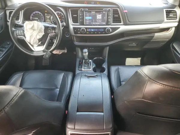 5TDKZRFH0KS354438 2019 TOYOTA HIGHLANDER - Image 8