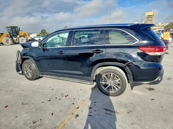 5TDKZRFH0KS354956 2019 TOYOTA HIGHLANDER - Image 2