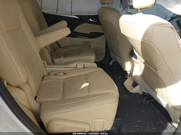 5TDKZRFH0KS356528 2019 TOYOTA HIGHLANDER - Image 8
