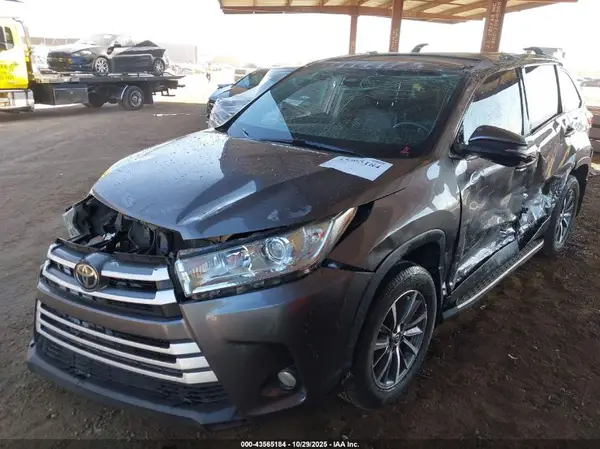 5TDKZRFH0KS357646 2019 TOYOTA HIGHLANDER - Image 2