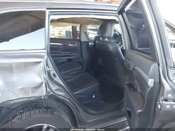 5TDKZRFH0KS357646 2019 TOYOTA HIGHLANDER - Image 8