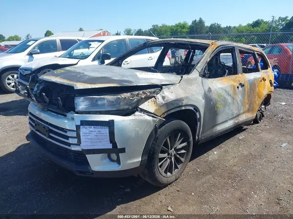 5TDKZRFH0KS358621 2019 TOYOTA HIGHLANDER - Image 2