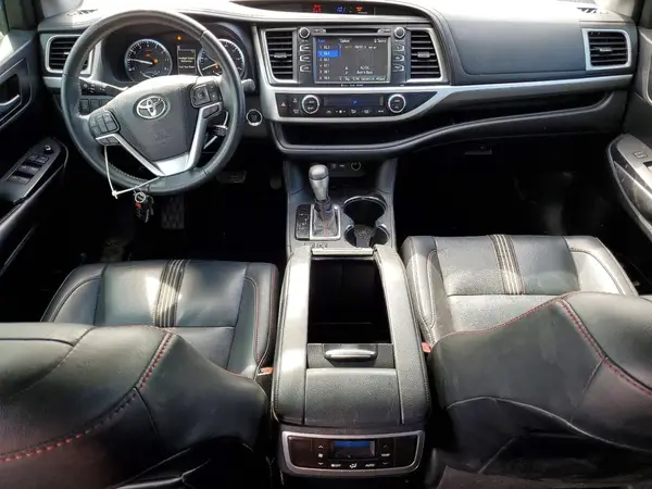 5TDKZRFH0KS359414 2019 TOYOTA HIGHLANDER - Image 8