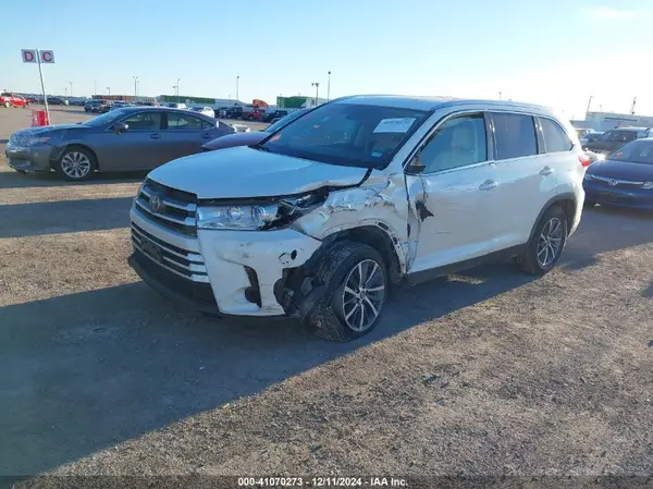 5TDKZRFH0KS360787 2019 TOYOTA HIGHLANDER - Image 2