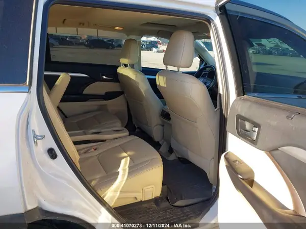 5TDKZRFH0KS360787 2019 TOYOTA HIGHLANDER - Image 8
