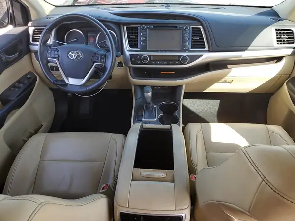 5TDKZRFH0KS367576 2019 TOYOTA HIGHLANDER - Image 8