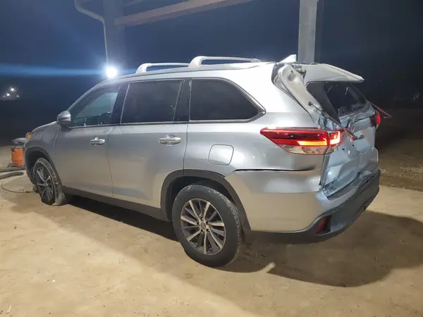 5TDKZRFH0KS552288 2019 TOYOTA HIGHLANDER - Image 2