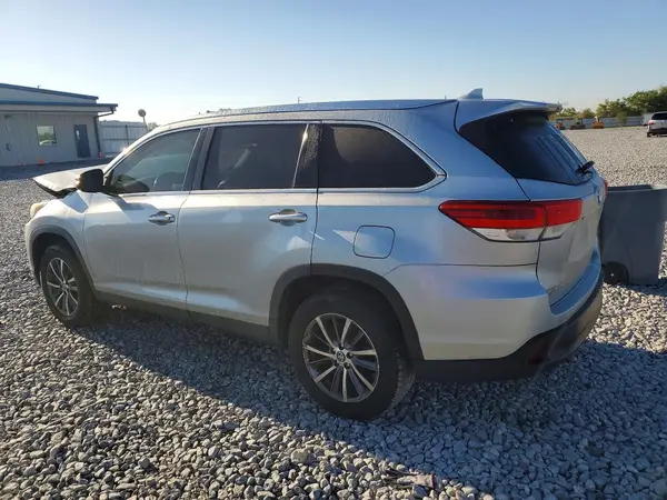5TDKZRFH0KS554025 2019 TOYOTA HIGHLANDER - Image 2