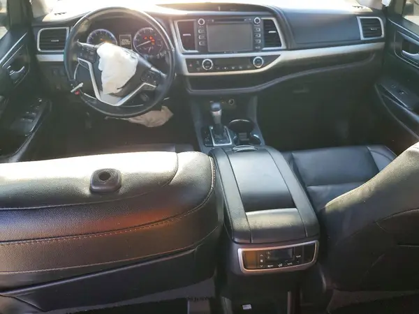 5TDKZRFH0KS554025 2019 TOYOTA HIGHLANDER - Image 8
