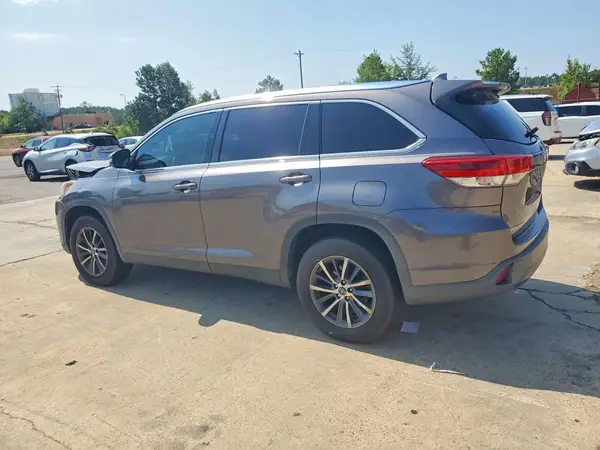 5TDKZRFH0KS554476 2019 TOYOTA HIGHLANDER - Image 2