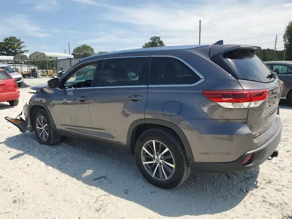 5TDKZRFH0KS555367 2019 TOYOTA HIGHLANDER - Image 2