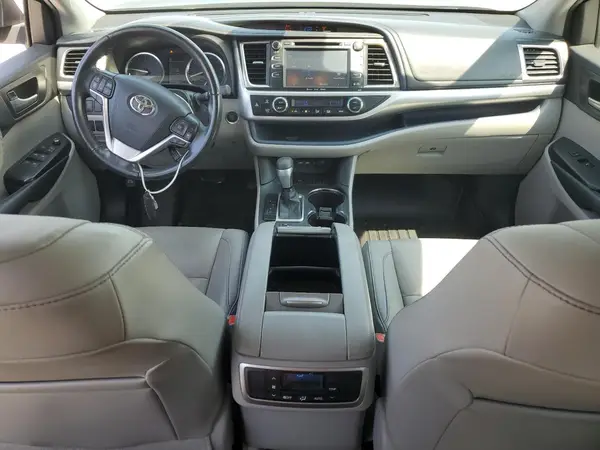 5TDKZRFH0KS555367 2019 TOYOTA HIGHLANDER - Image 8