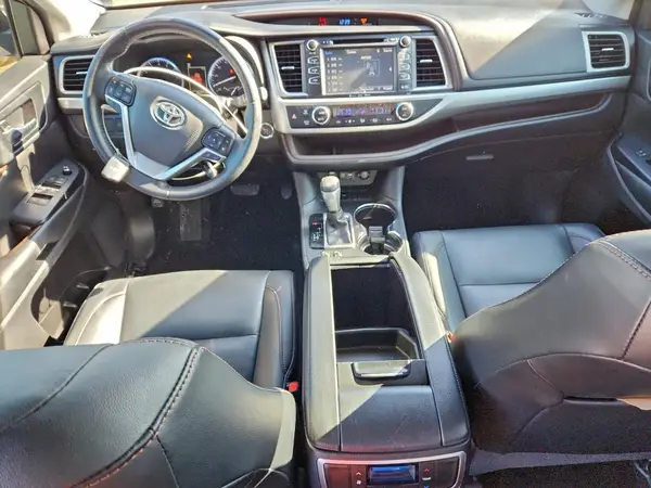 5TDKZRFH0KS555675 2019 TOYOTA HIGHLANDER - Image 8