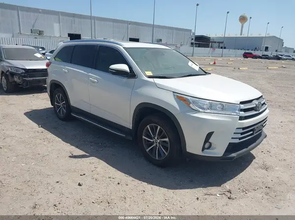 5TDKZRFH0KS555918 2019 TOYOTA HIGHLANDER - Image 1