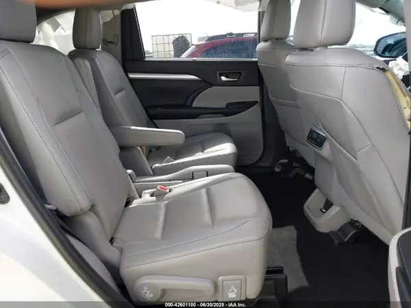 5TDKZRFH0KS557636 2019 TOYOTA HIGHLANDER - Image 8
