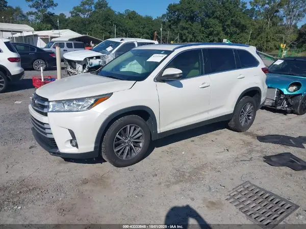 5TDKZRFH0KS558334 2019 TOYOTA HIGHLANDER - Image 2