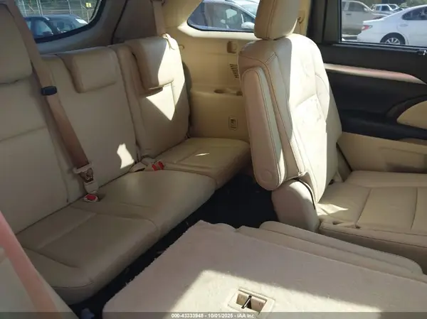 5TDKZRFH0KS558334 2019 TOYOTA HIGHLANDER - Image 8