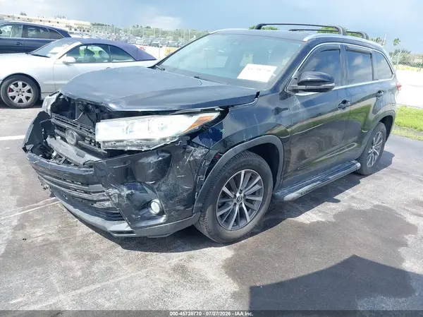 5TDKZRFH0KS558902 2019 TOYOTA HIGHLANDER - Image 2