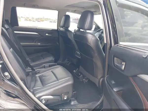 5TDKZRFH0KS558902 2019 TOYOTA HIGHLANDER - Image 8