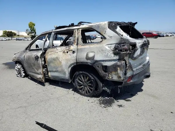 5TDKZRFH0KS559757 2019 TOYOTA HIGHLANDER - Image 2