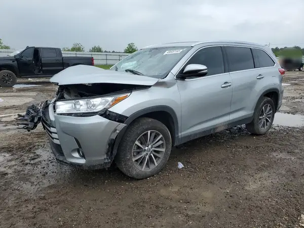 5TDKZRFH0KS559919 2019 TOYOTA HIGHLANDER - Image 2