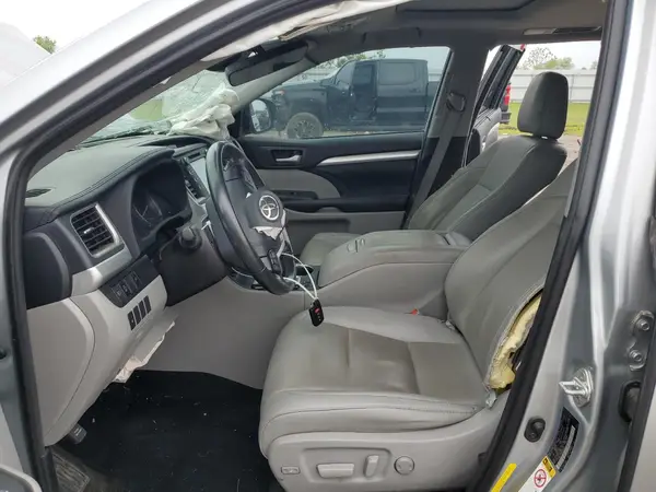 5TDKZRFH0KS559919 2019 TOYOTA HIGHLANDER - Image 8