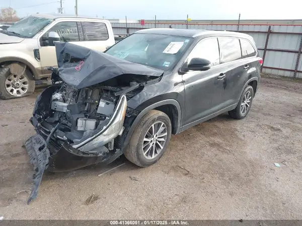 5TDKZRFH0KS560116 2019 TOYOTA HIGHLANDER - Image 2