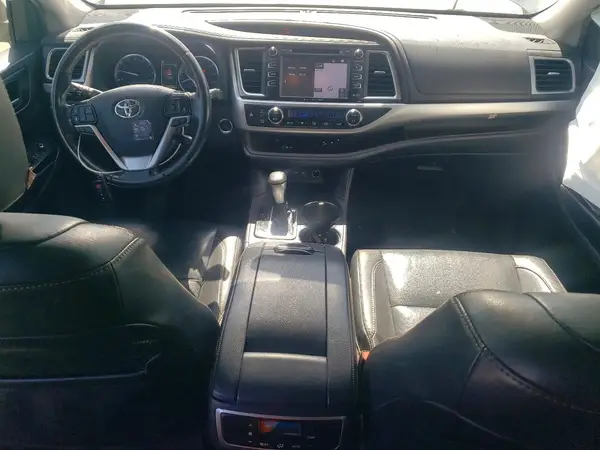 5TDKZRFH0KS560892 2019 TOYOTA HIGHLANDER - Image 8