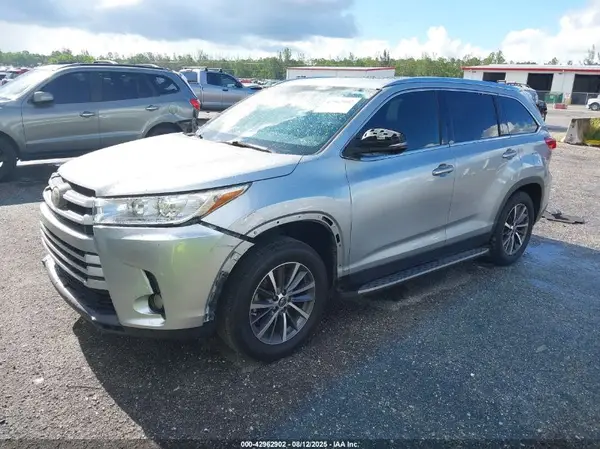 5TDKZRFH0KS563100 2019 TOYOTA HIGHLANDER - Image 2