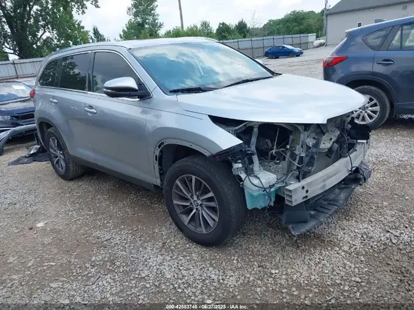 5TDKZRFH0KS565025 2019 TOYOTA HIGHLANDER - Image 1