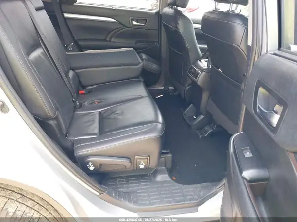 5TDKZRFH0KS565025 2019 TOYOTA HIGHLANDER - Image 8