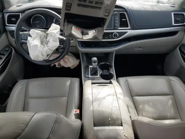 5TDKZRFH0KS565638 2019 TOYOTA HIGHLANDER - Image 8