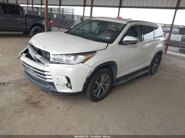 5TDKZRFH0KS566014 2019 TOYOTA HIGHLANDER - Image 2