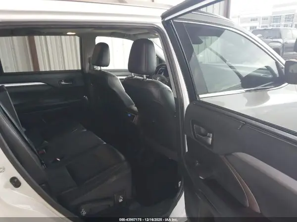 5TDKZRFH0KS566014 2019 TOYOTA HIGHLANDER - Image 8