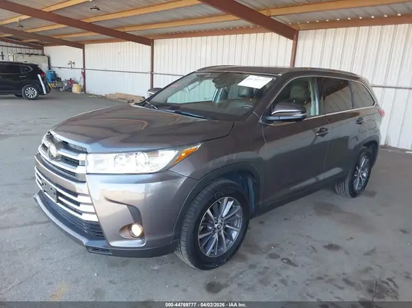 5TDKZRFH0KS566272 2019 TOYOTA HIGHLANDER - Image 2