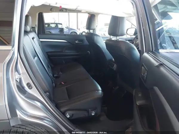 5TDKZRFH0KS566272 2019 TOYOTA HIGHLANDER - Image 8