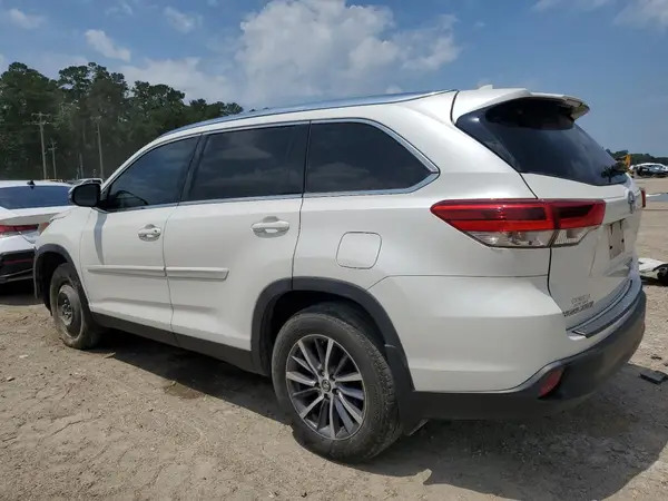 5TDKZRFH0KS566658 2019 TOYOTA HIGHLANDER - Image 2