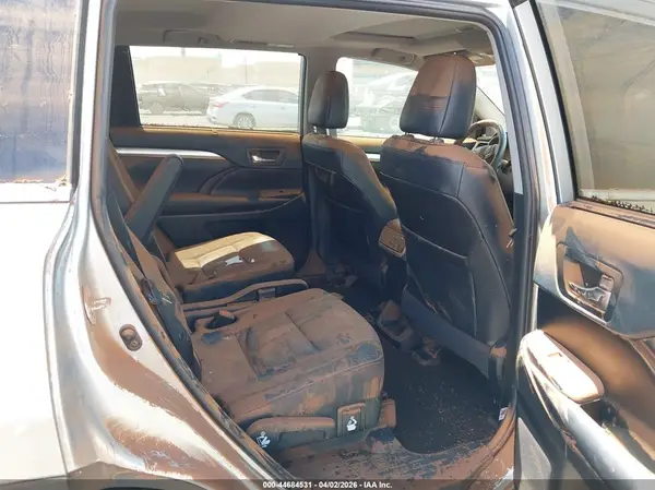 5TDKZRFH0KS567115 2019 TOYOTA HIGHLANDER - Image 8