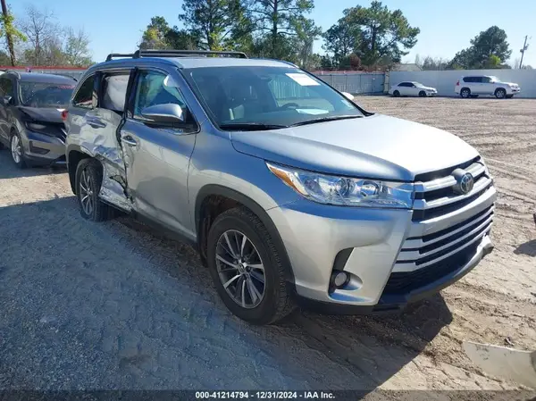 5TDKZRFH0KS570709 2019 TOYOTA HIGHLANDER - Image 1