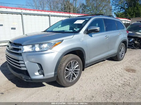 5TDKZRFH0KS570709 2019 TOYOTA HIGHLANDER - Image 2