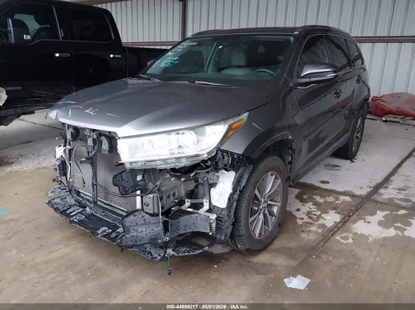 5TDKZRFH0KS571178 2019 TOYOTA HIGHLANDER - Image 2