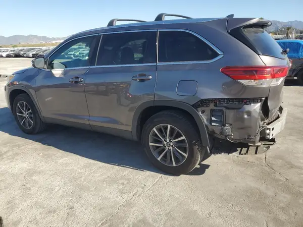 5TDKZRFH0KS571200 2019 TOYOTA HIGHLANDER - Image 2