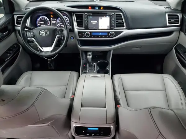 5TDKZRFH0KS573593 2019 TOYOTA HIGHLANDER - Image 8