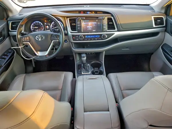 5TDKZRFH0KS573853 2019 TOYOTA HIGHLANDER - Image 8