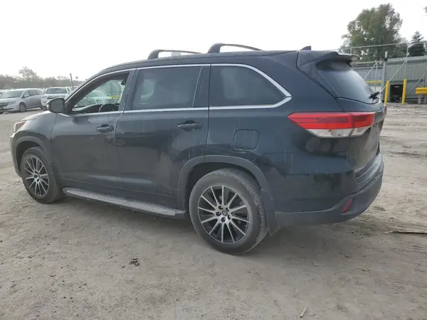 5TDKZRFH1HS190142 2017 TOYOTA HIGHLANDER - Image 2