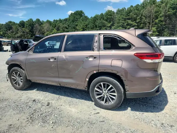5TDKZRFH1HS191873 2017 TOYOTA HIGHLANDER - Image 2