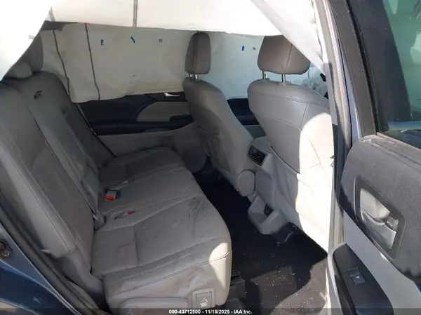 5TDKZRFH1HS199889 2017 TOYOTA HIGHLANDER - Image 8
