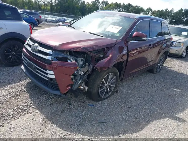 5TDKZRFH1HS201253 2017 TOYOTA HIGHLANDER - Image 2