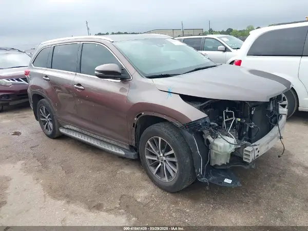 5TDKZRFH1HS201561 2017 TOYOTA HIGHLANDER - Image 1