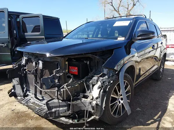 5TDKZRFH1HS215203 2017 TOYOTA HIGHLANDER - Image 2